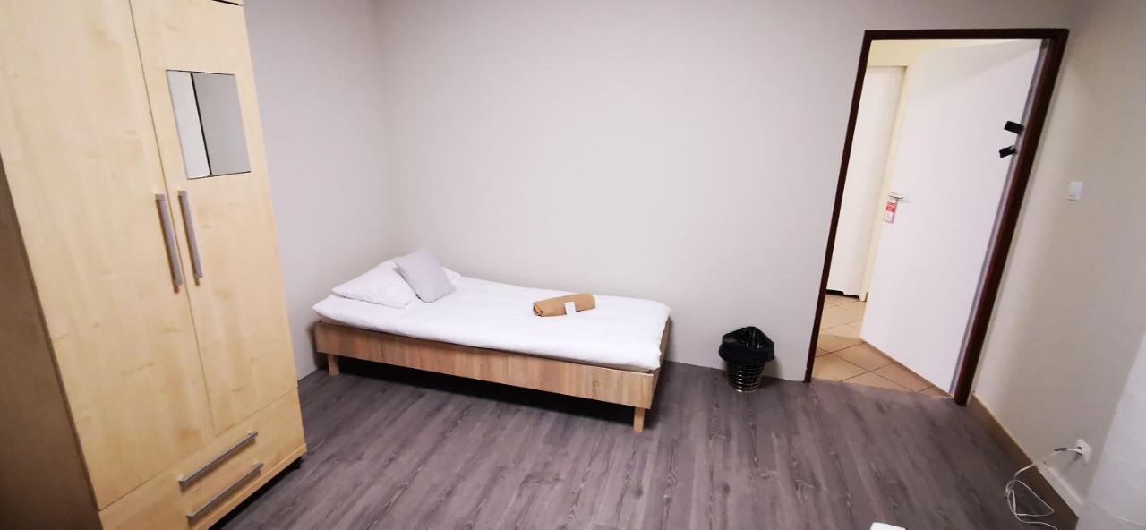 Hostel Powstaniec Wola - Private Rooms Varšava Exteriér fotografie