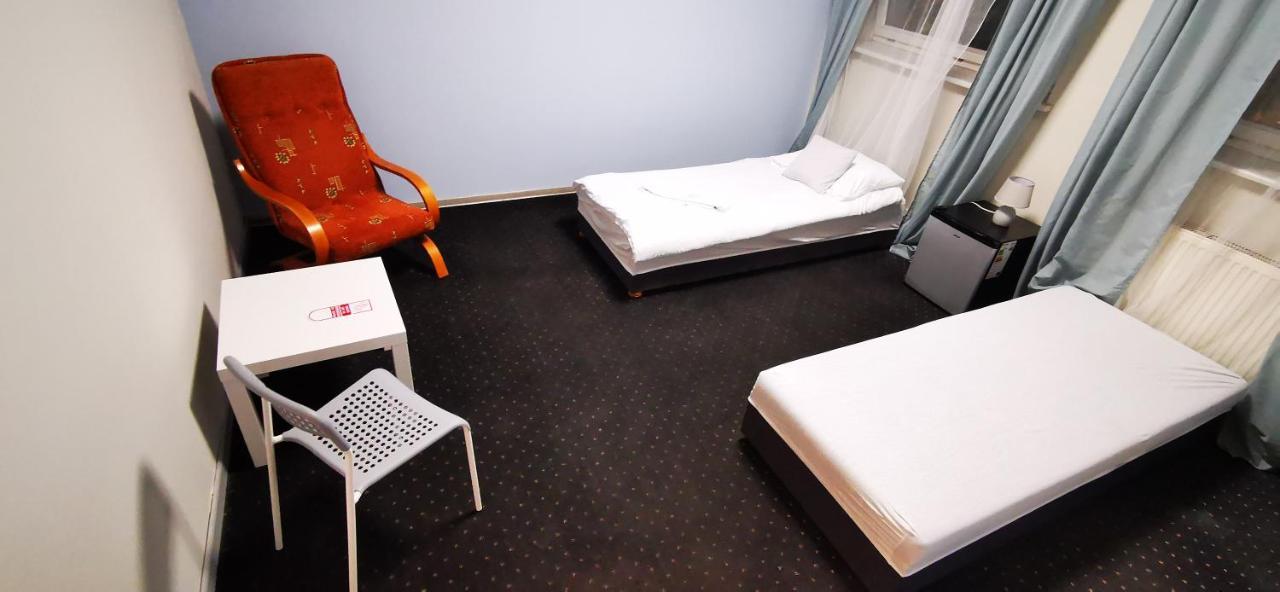 Hostel Powstaniec Wola - Private Rooms Varšava Exteriér fotografie
